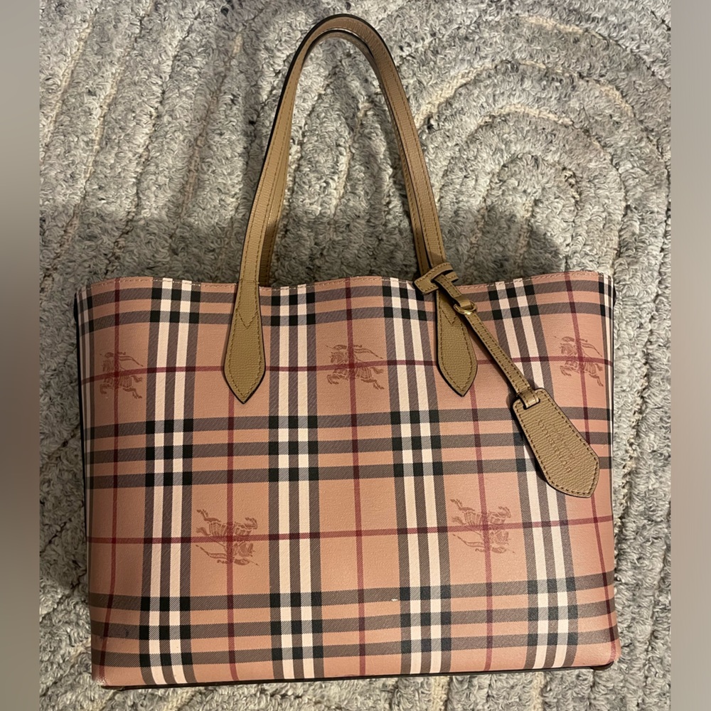 Burberry Medium Reversible Leather Tote - Mid Camel, Haymarket Check - Picture 9 of 16